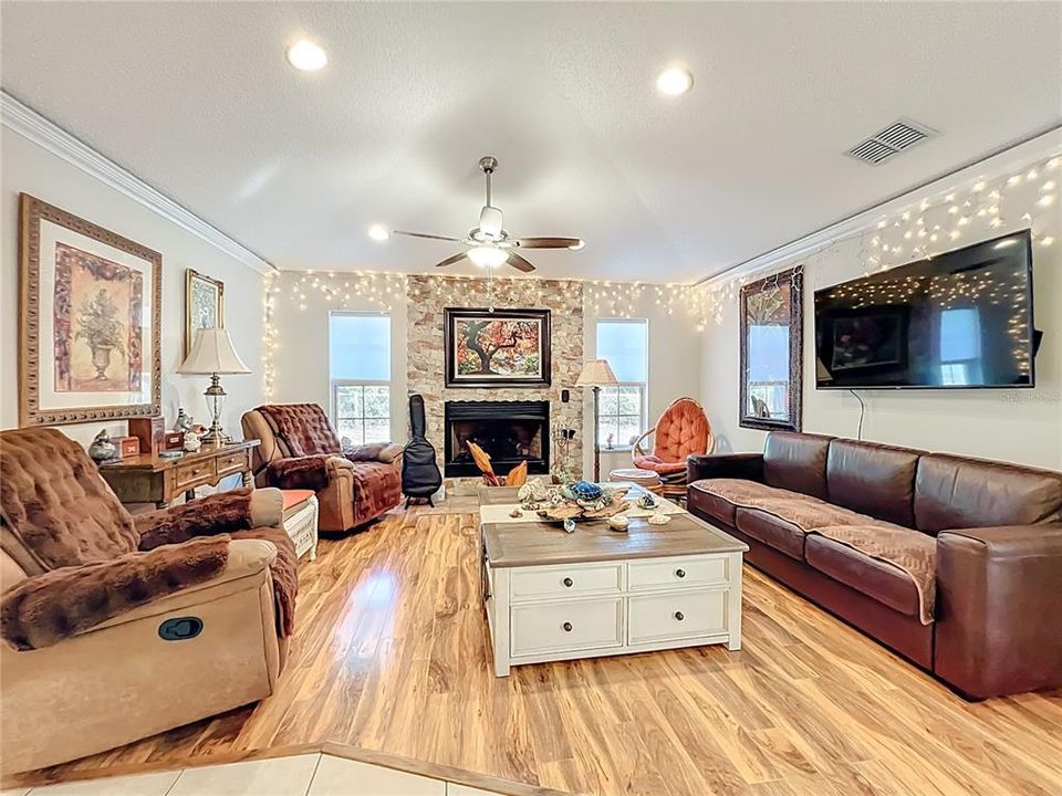 For Sale: $550,000 (3 beds, 2 baths, 2291 Square Feet)