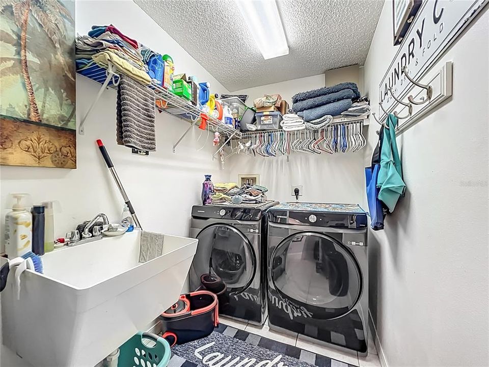 For Sale: $550,000 (3 beds, 2 baths, 2291 Square Feet)