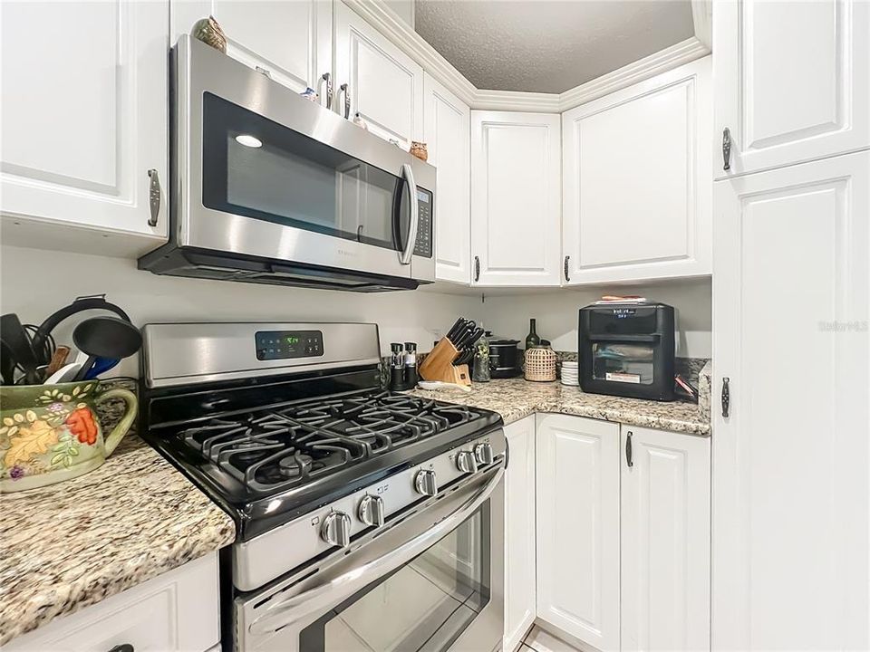 For Sale: $550,000 (3 beds, 2 baths, 2291 Square Feet)