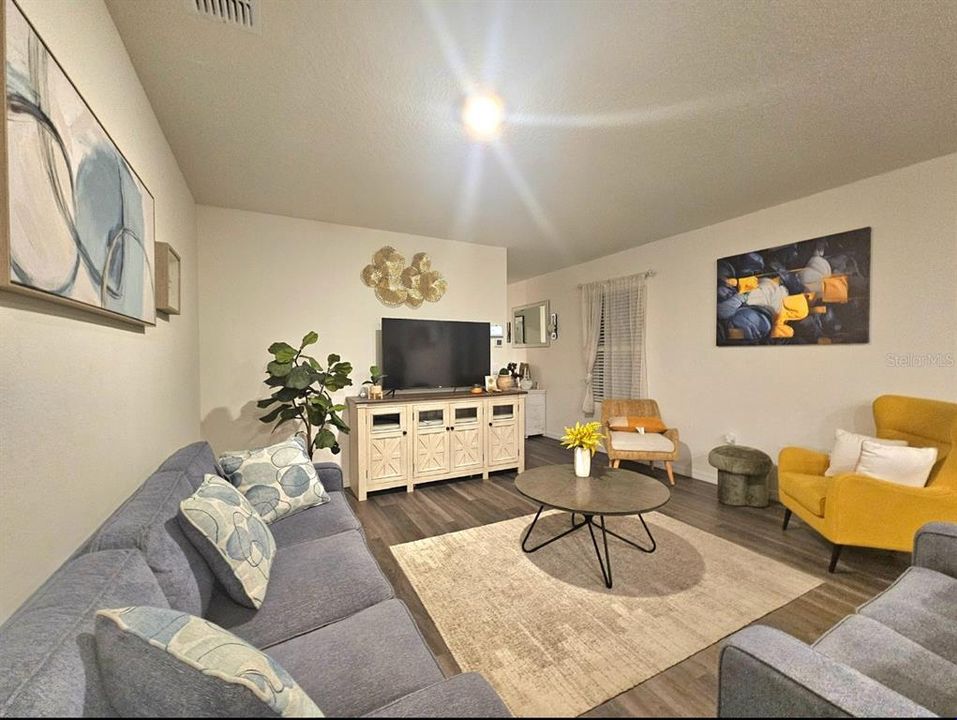 待售: $399,000 (4 贝兹, 2 浴室, 1740 平方英尺)