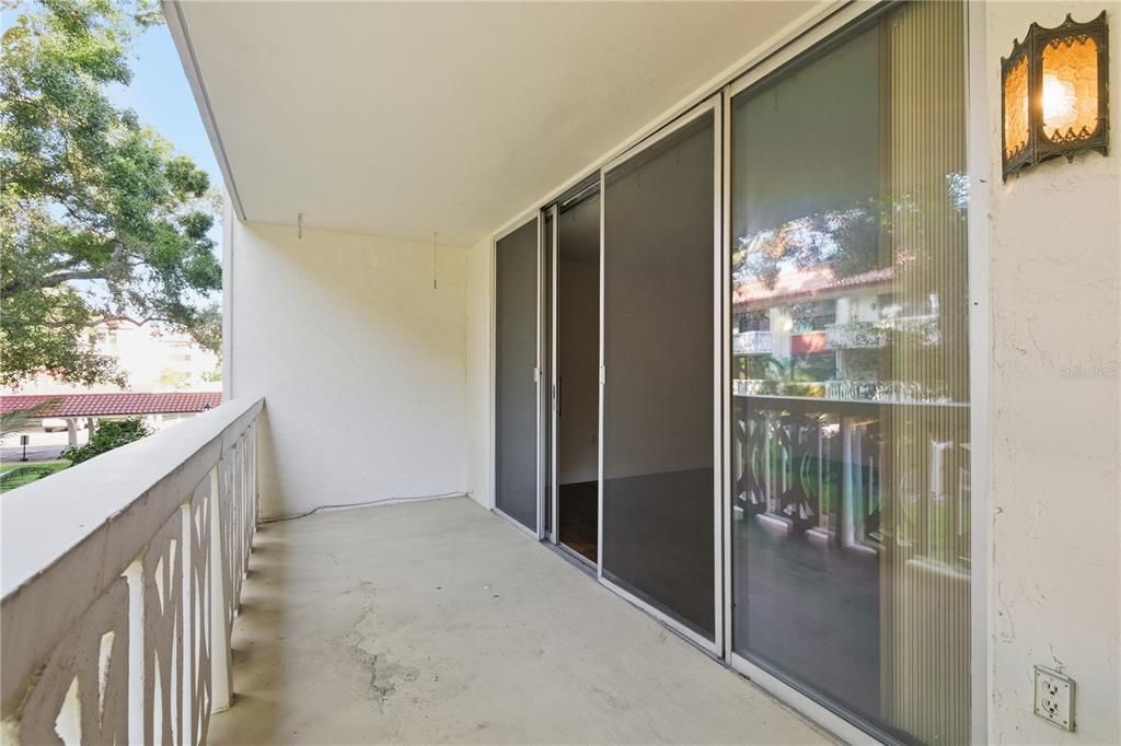 For Rent: $1,350 (1 beds, 1 baths, 775 Square Feet)