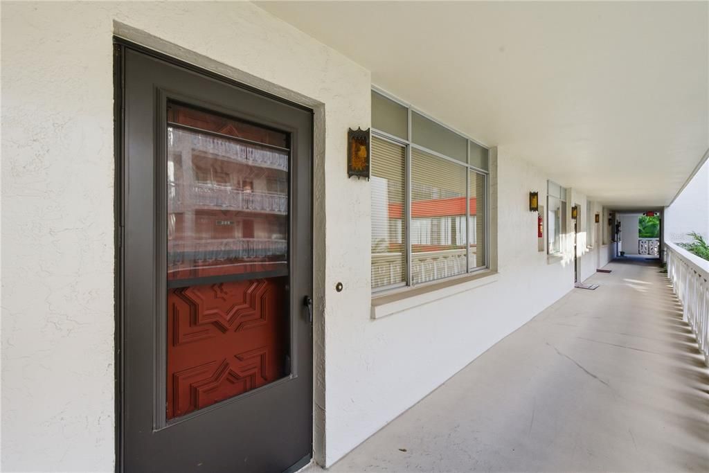 For Rent: $1,350 (1 beds, 1 baths, 775 Square Feet)