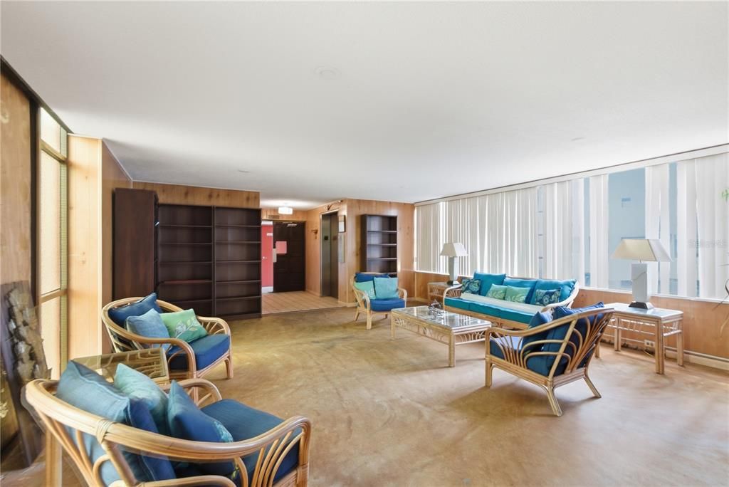 For Rent: $1,350 (1 beds, 1 baths, 775 Square Feet)