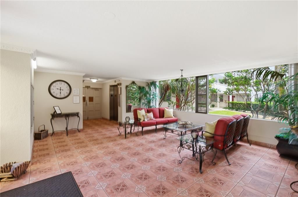 For Rent: $1,350 (1 beds, 1 baths, 775 Square Feet)