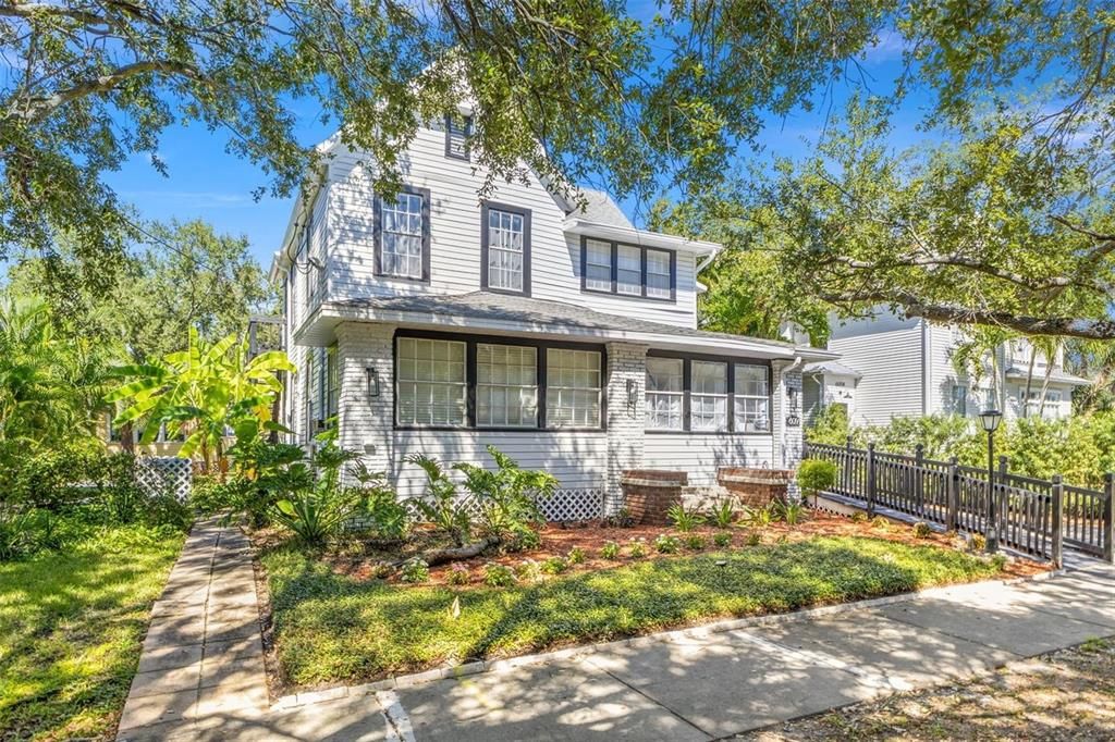 Под контрактом: $1,350,000 (6 спален, 6 ванн, 3080 Квадратных фут)