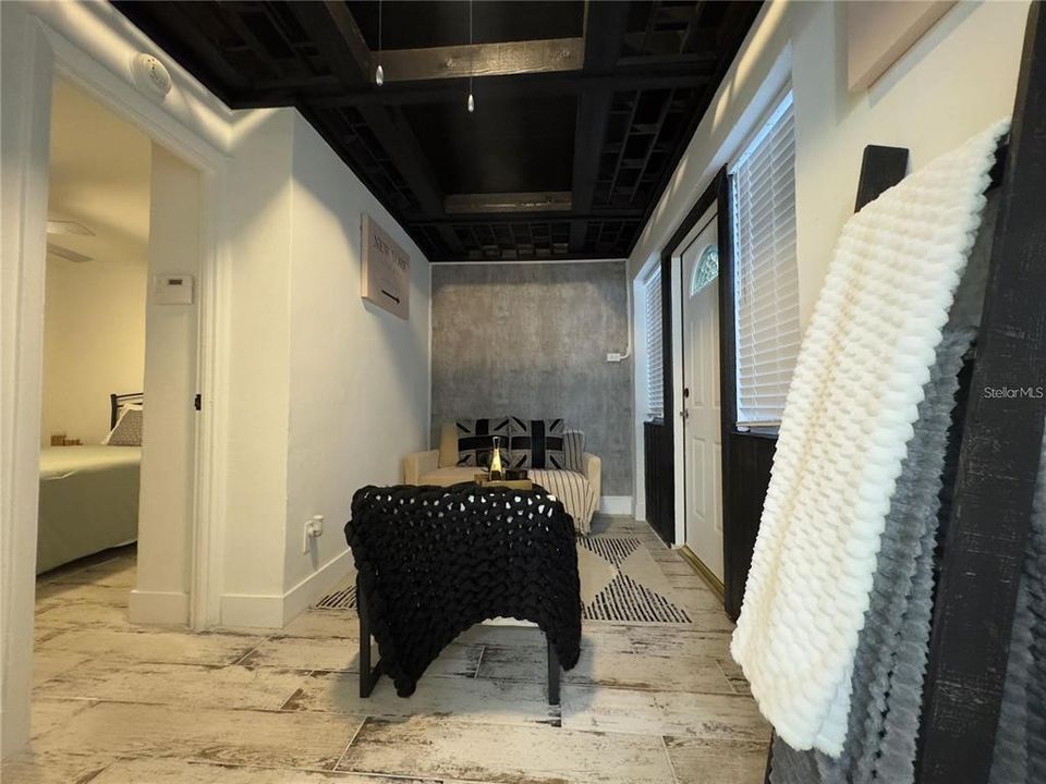 Под контрактом: $1,350,000 (6 спален, 6 ванн, 3080 Квадратных фут)