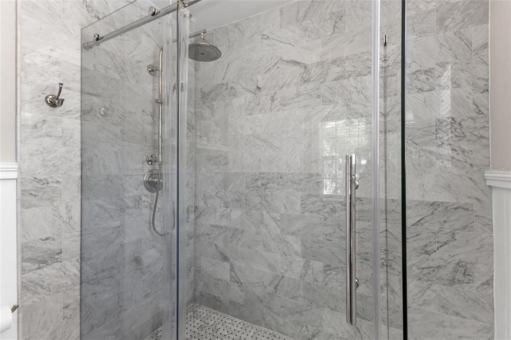 Под контрактом: $1,350,000 (6 спален, 6 ванн, 3080 Квадратных фут)