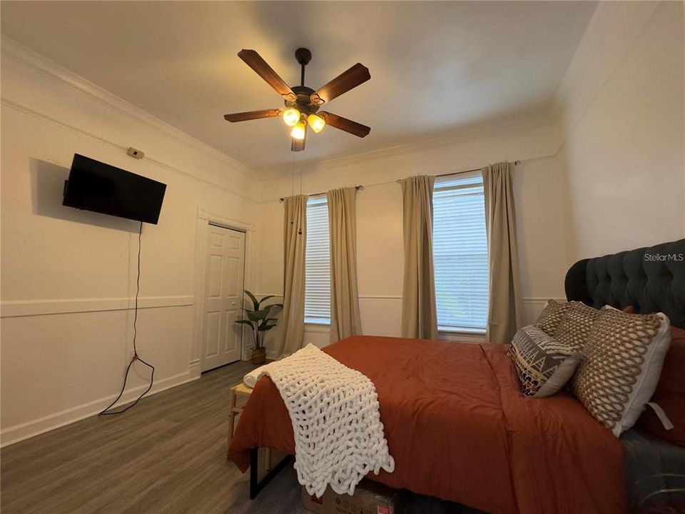 Под контрактом: $1,350,000 (6 спален, 6 ванн, 3080 Квадратных фут)