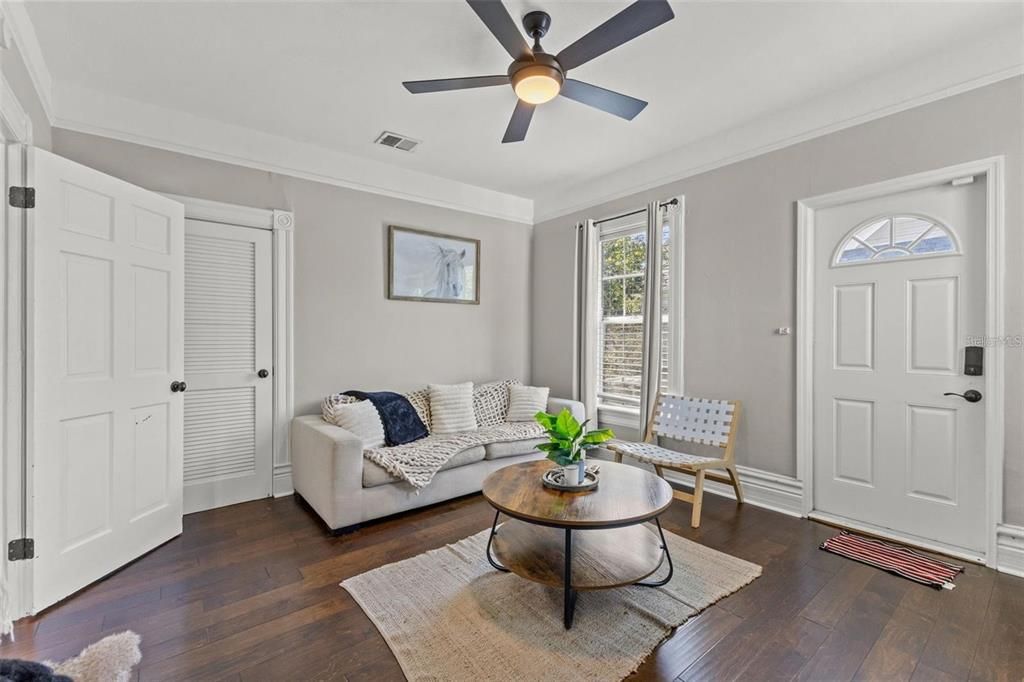 Под контрактом: $1,350,000 (6 спален, 6 ванн, 3080 Квадратных фут)