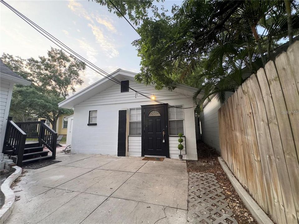 Под контрактом: $1,350,000 (6 спален, 6 ванн, 3080 Квадратных фут)