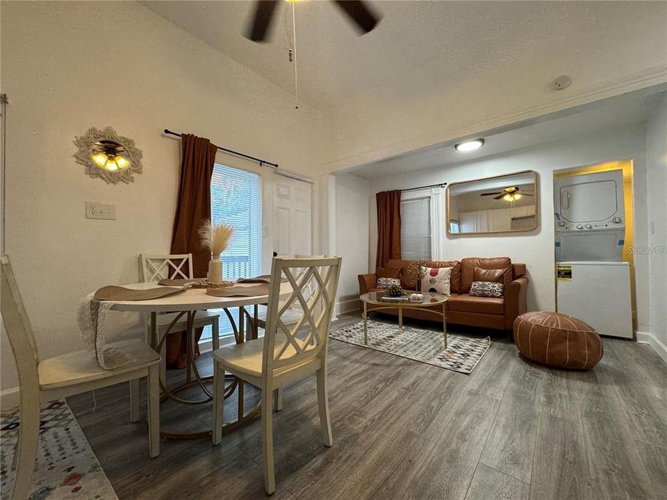 Под контрактом: $1,350,000 (6 спален, 6 ванн, 3080 Квадратных фут)