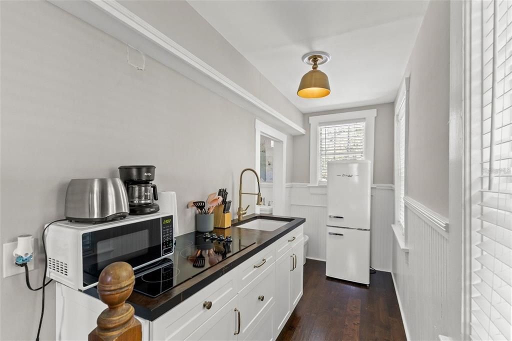 Под контрактом: $1,350,000 (6 спален, 6 ванн, 3080 Квадратных фут)