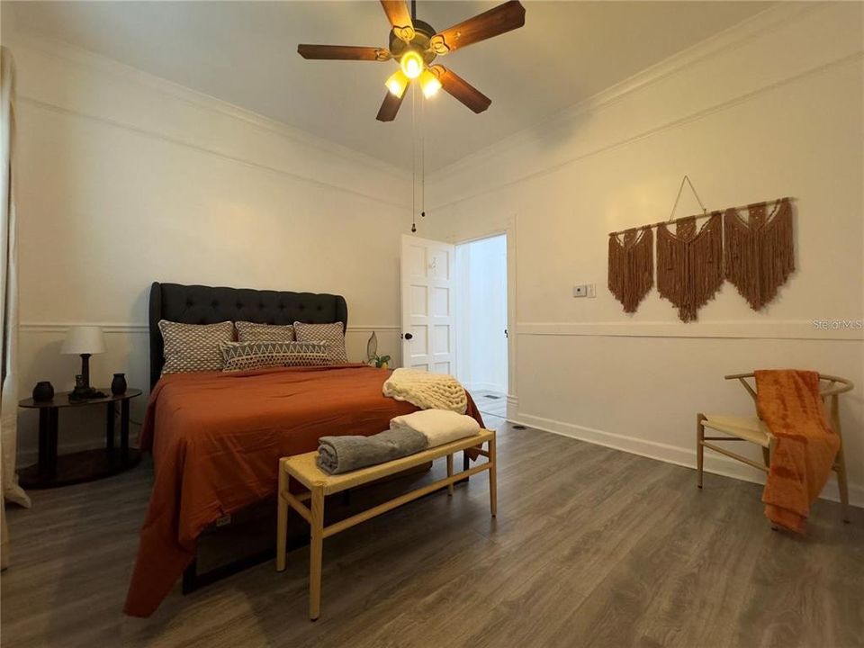 Под контрактом: $1,350,000 (6 спален, 6 ванн, 3080 Квадратных фут)