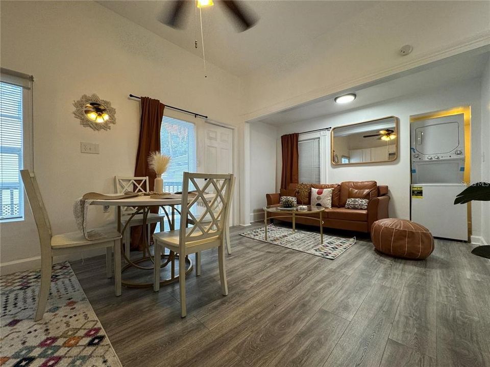 Под контрактом: $1,350,000 (6 спален, 6 ванн, 3080 Квадратных фут)