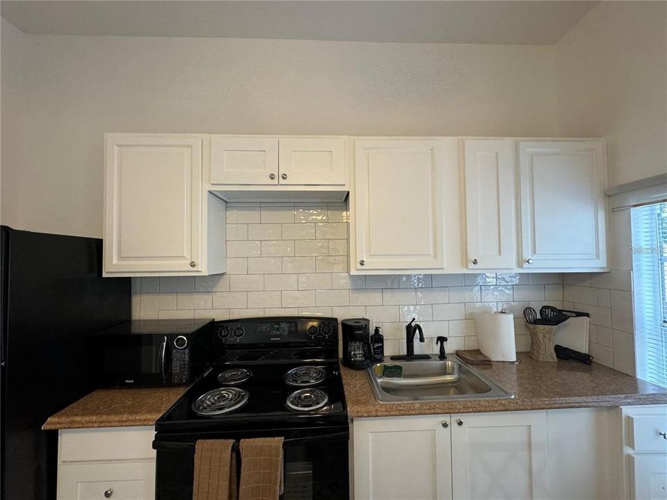 Под контрактом: $1,350,000 (6 спален, 6 ванн, 3080 Квадратных фут)