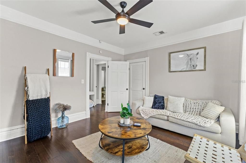 Под контрактом: $1,350,000 (6 спален, 6 ванн, 3080 Квадратных фут)