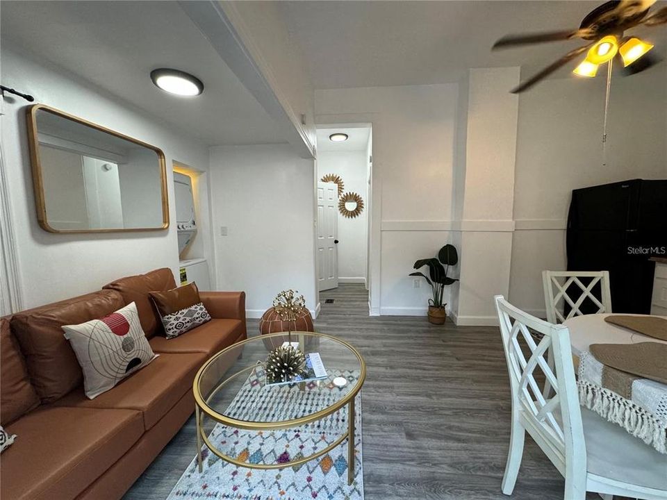 Под контрактом: $1,350,000 (6 спален, 6 ванн, 3080 Квадратных фут)