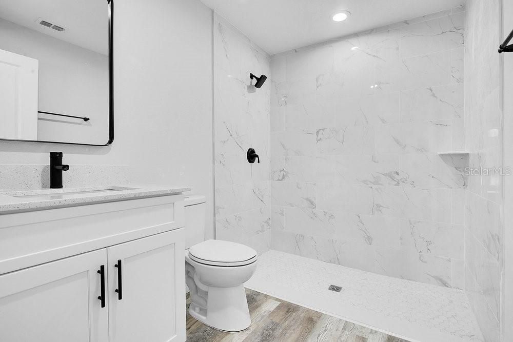 For Rent: $1,650 (3 beds, 2 baths, 1011 Square Feet)