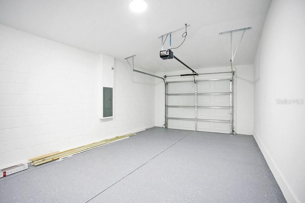 For Rent: $1,650 (3 beds, 2 baths, 1011 Square Feet)