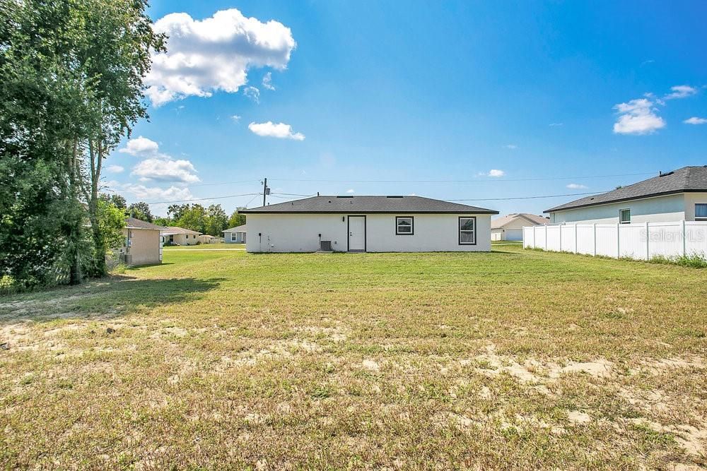 For Rent: $1,650 (3 beds, 2 baths, 1011 Square Feet)