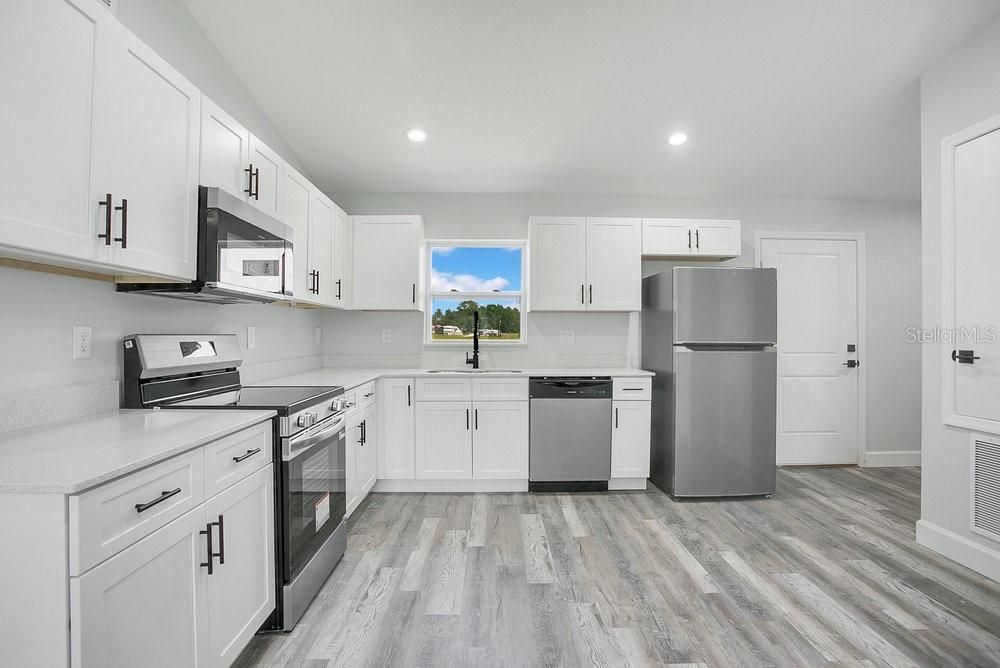 For Rent: $1,650 (3 beds, 2 baths, 1011 Square Feet)