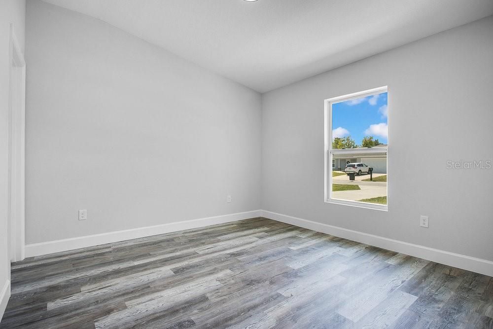 For Rent: $1,650 (3 beds, 2 baths, 1011 Square Feet)