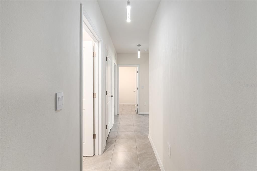 Под контрактом: $335,000 (4 спален, 2 ванн, 2326 Квадратных фут)