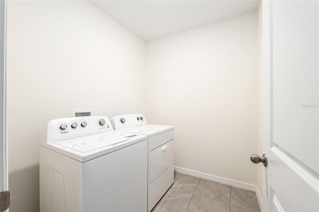 Под контрактом: $335,000 (4 спален, 2 ванн, 2326 Квадратных фут)