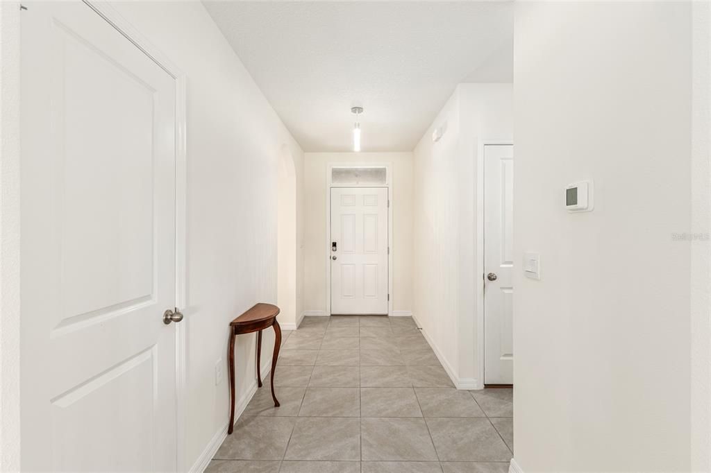 Под контрактом: $335,000 (4 спален, 2 ванн, 2326 Квадратных фут)