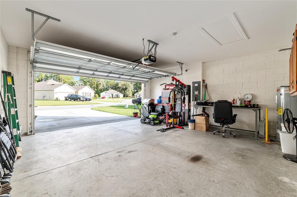 Под контрактом: $335,000 (4 спален, 2 ванн, 2326 Квадратных фут)