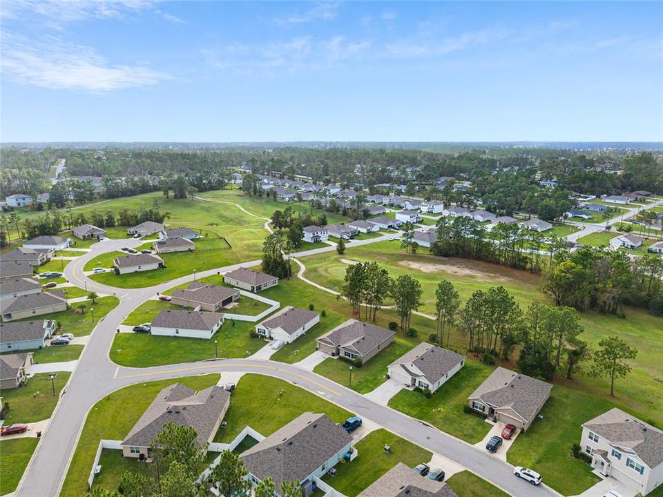 Под контрактом: $335,000 (4 спален, 2 ванн, 2326 Квадратных фут)