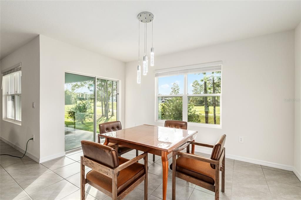 Под контрактом: $335,000 (4 спален, 2 ванн, 2326 Квадратных фут)