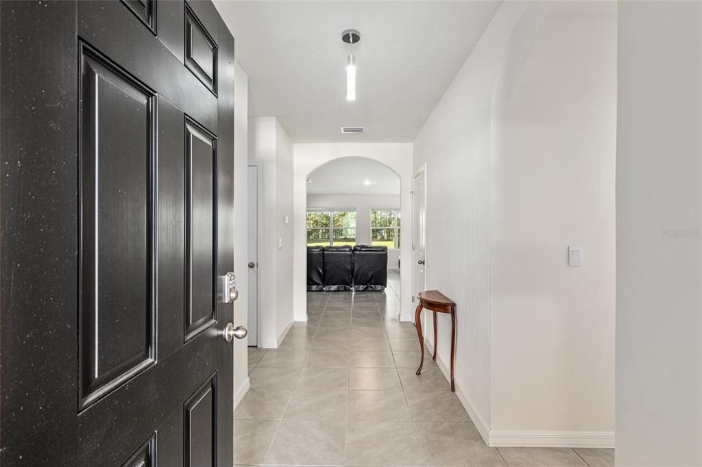 Под контрактом: $335,000 (4 спален, 2 ванн, 2326 Квадратных фут)