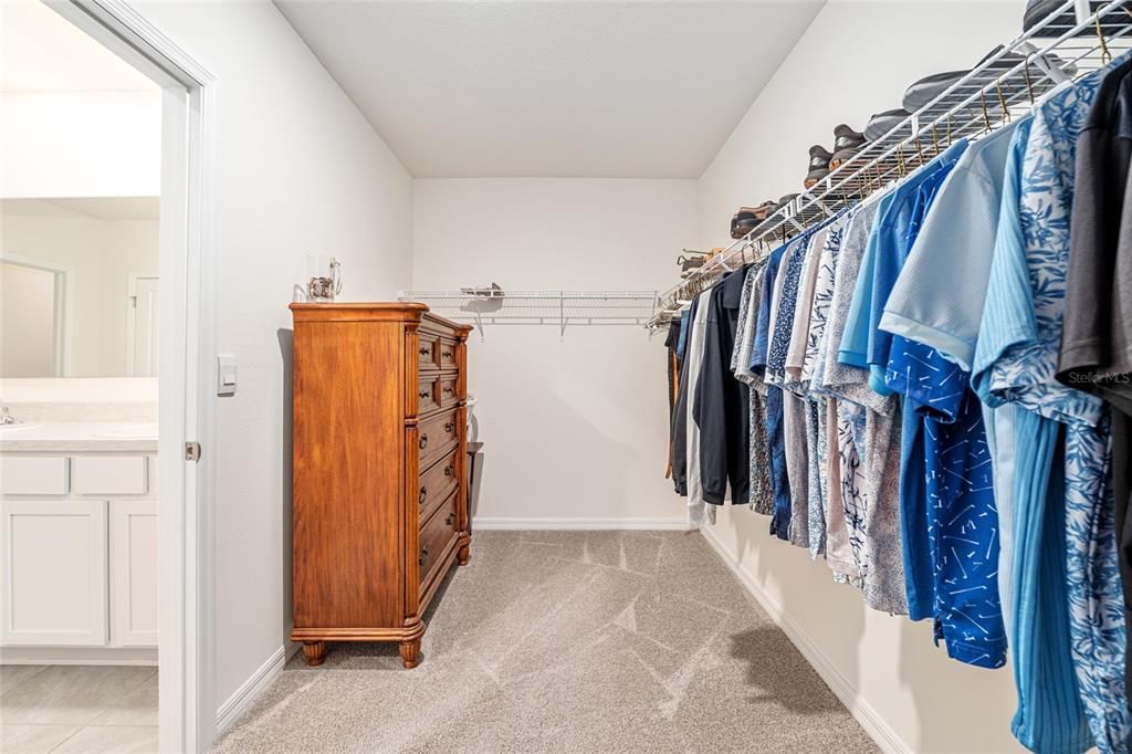 Под контрактом: $335,000 (4 спален, 2 ванн, 2326 Квадратных фут)