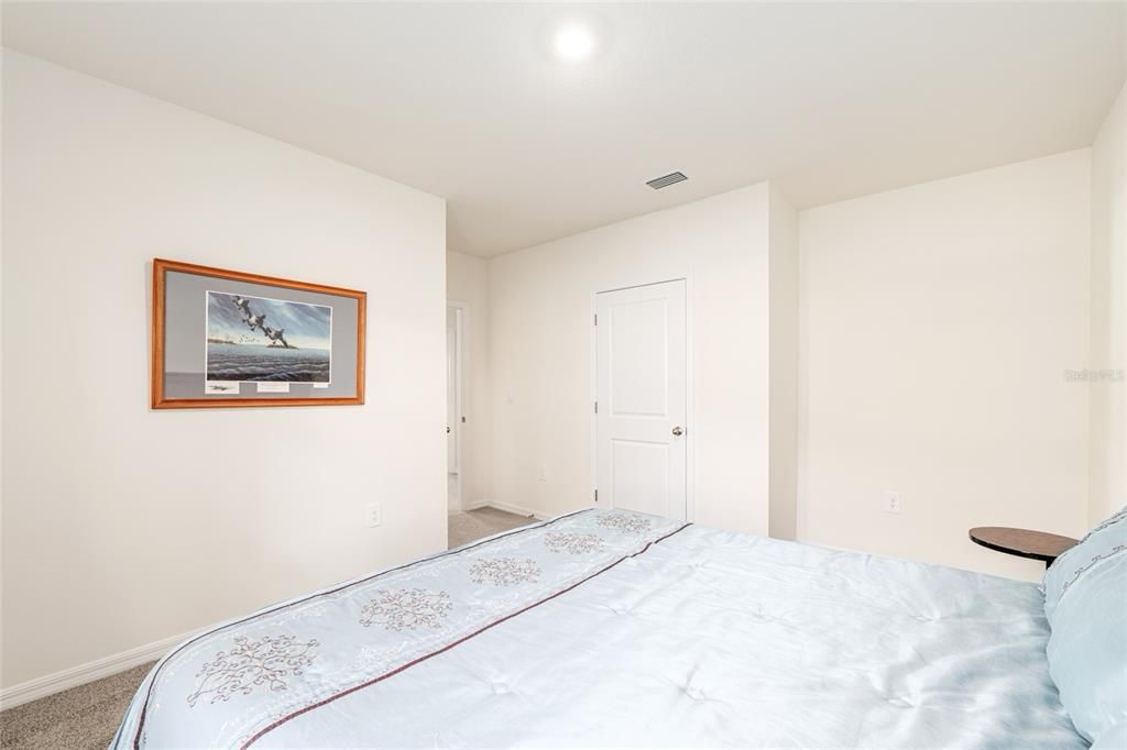 Под контрактом: $335,000 (4 спален, 2 ванн, 2326 Квадратных фут)