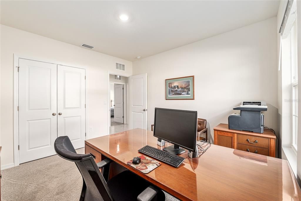 Под контрактом: $335,000 (4 спален, 2 ванн, 2326 Квадратных фут)