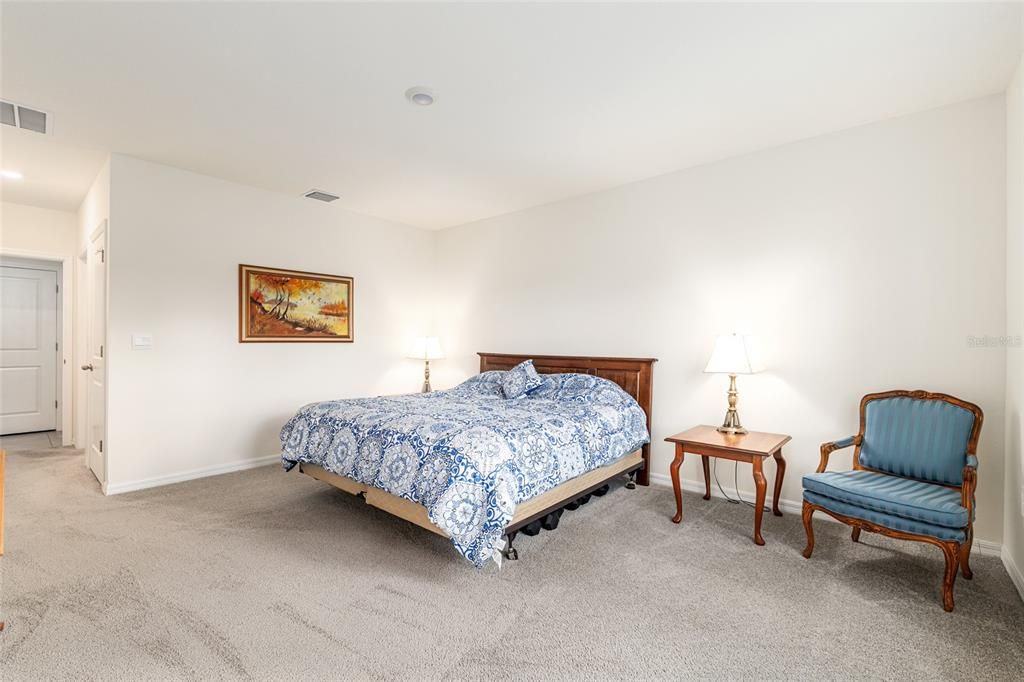 Под контрактом: $335,000 (4 спален, 2 ванн, 2326 Квадратных фут)