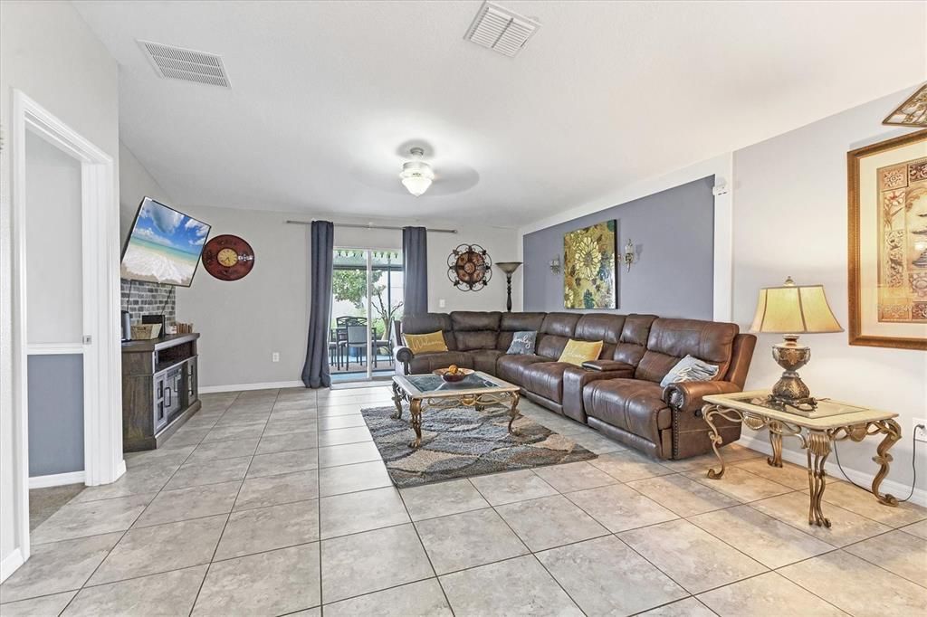 For Rent: $2,800 (4 beds, 2 baths, 2038 Square Feet)