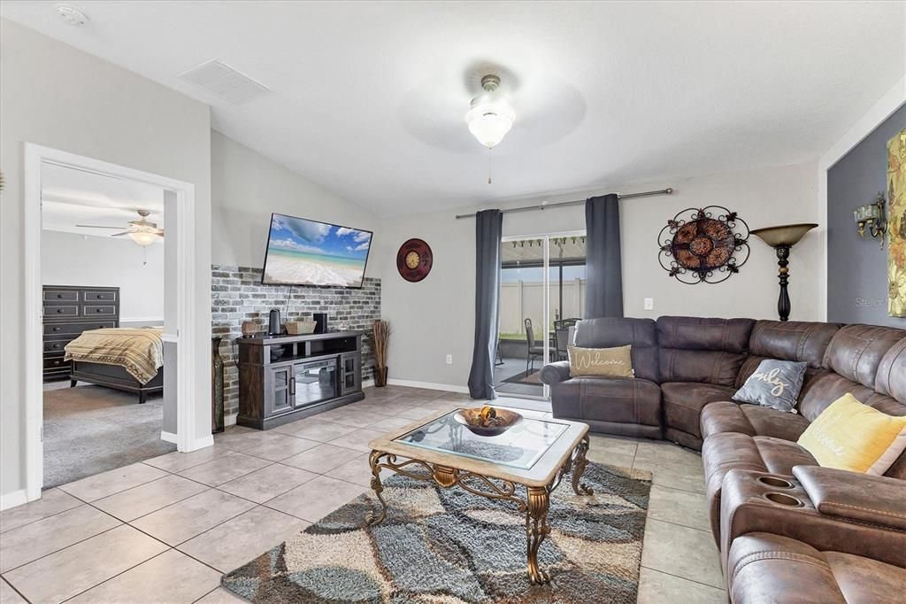 For Rent: $2,800 (4 beds, 2 baths, 2038 Square Feet)