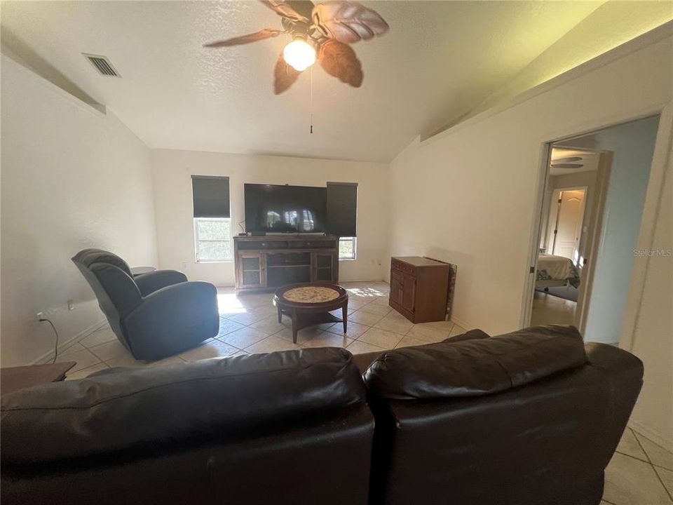 For Rent: $4,000 (3 beds, 2 baths, 2120 Square Feet)
