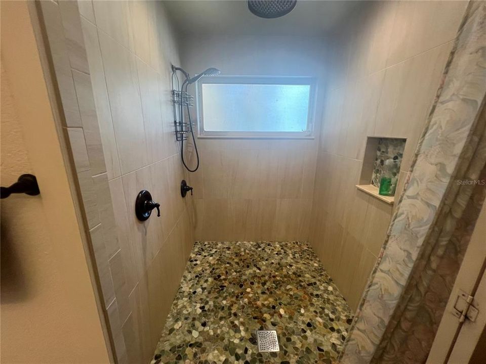 For Rent: $4,000 (3 beds, 2 baths, 2120 Square Feet)