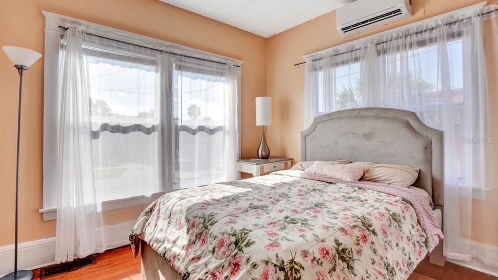 For Sale: $225,000 (3 beds, 2 baths, 1164 Square Feet)