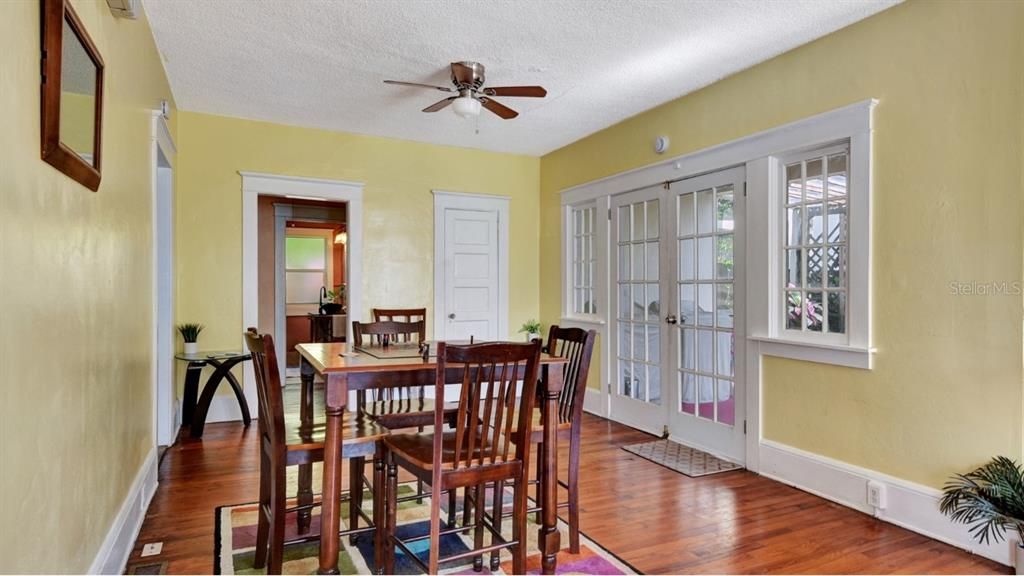 For Sale: $225,000 (3 beds, 2 baths, 1164 Square Feet)