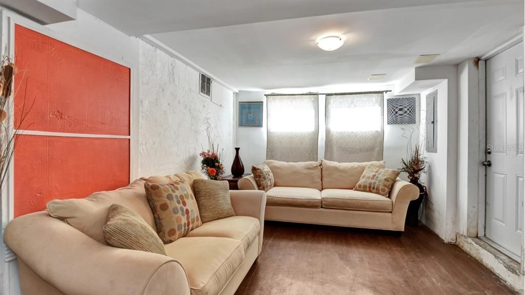 For Sale: $225,000 (3 beds, 2 baths, 1164 Square Feet)