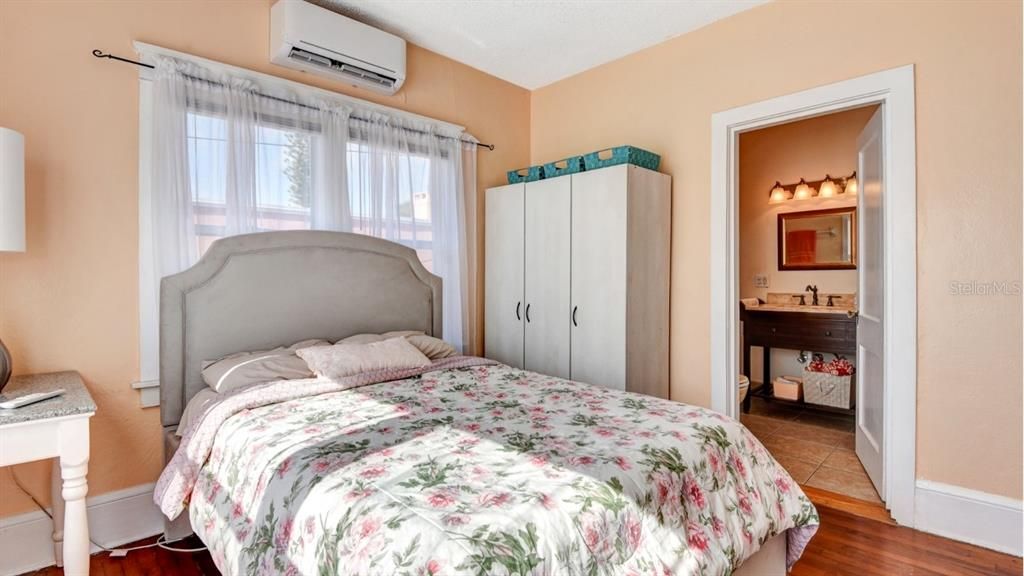 For Sale: $225,000 (3 beds, 2 baths, 1164 Square Feet)