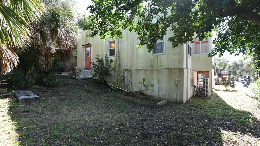 For Sale: $225,000 (3 beds, 2 baths, 1164 Square Feet)