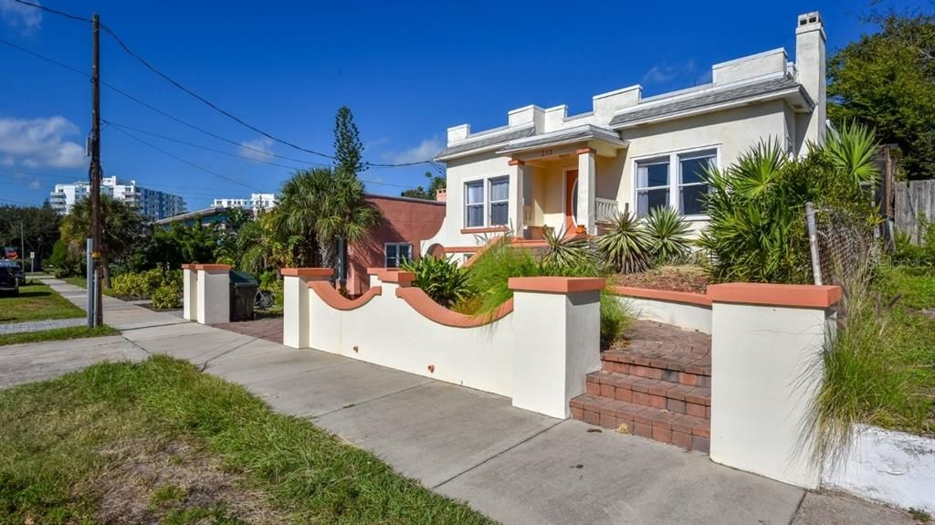 For Sale: $225,000 (3 beds, 2 baths, 1164 Square Feet)