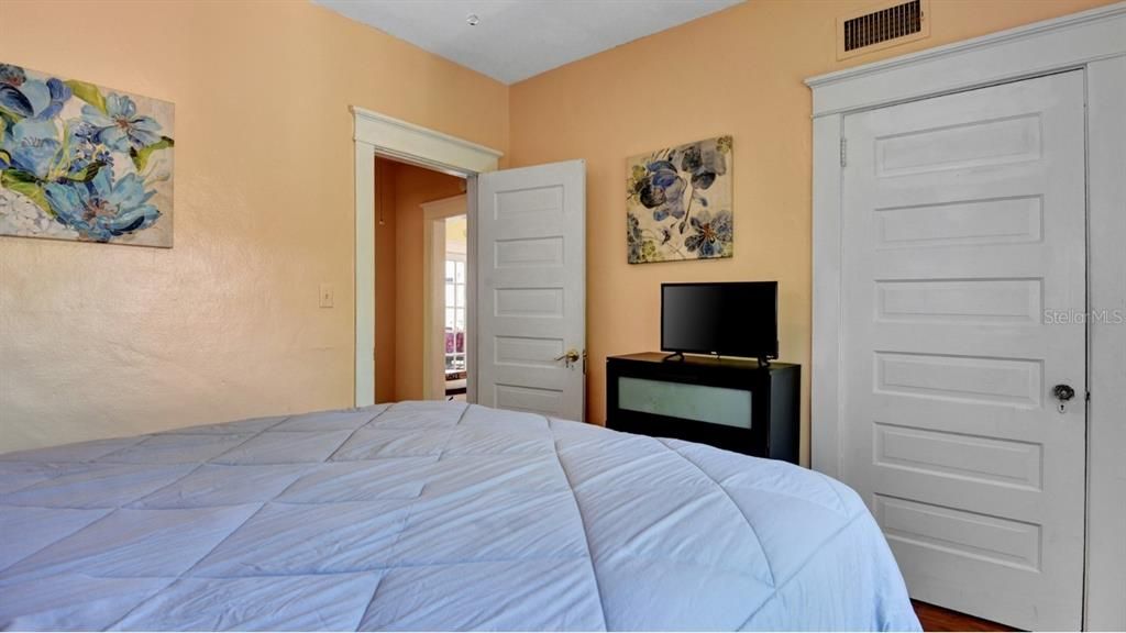 For Sale: $225,000 (3 beds, 2 baths, 1164 Square Feet)