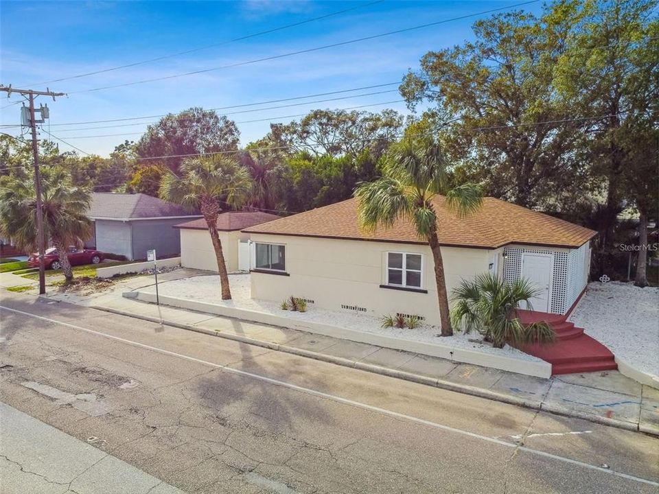 Recently Rented: $3,200 (2 beds, 2 baths, 1020 Square Feet)