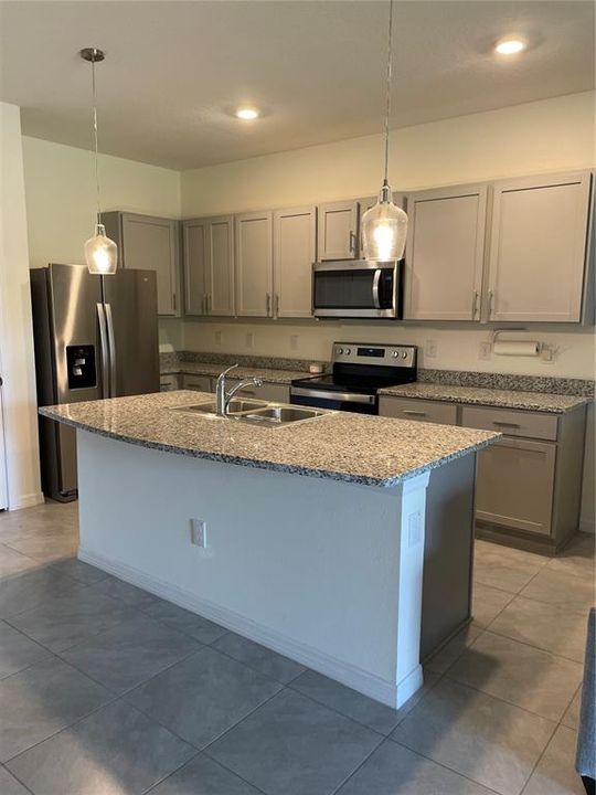 For Rent: $2,450 (3 beds, 2 baths, 1662 Square Feet)